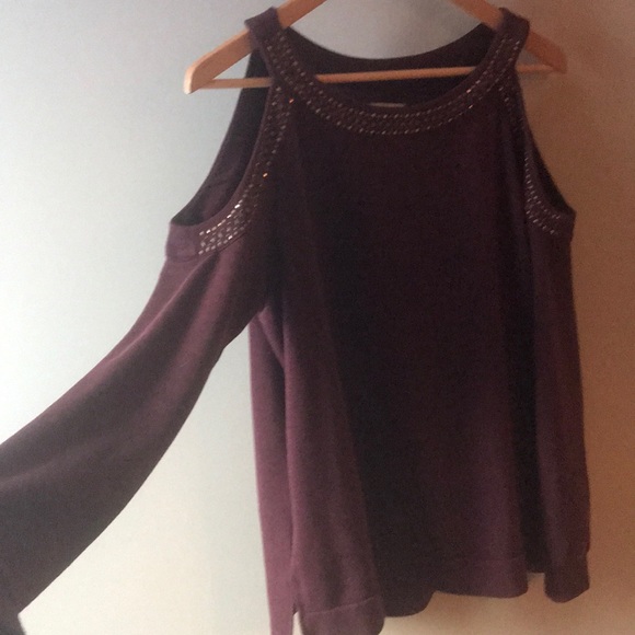 Stunning Sweater w/ Gem detailing - Picture 4 of 8